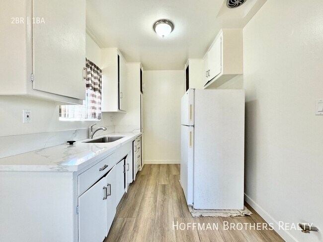 Foto del edificio - 5625 W Jefferson Blvd