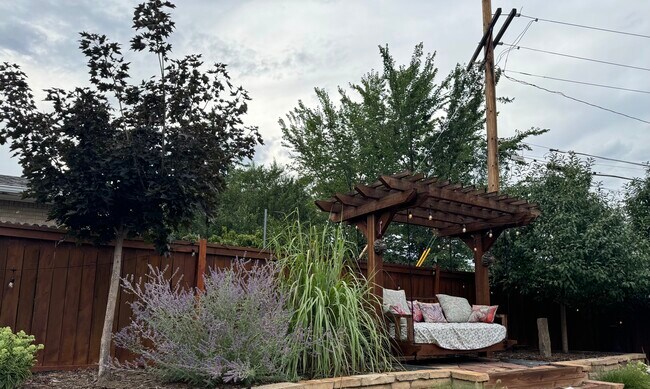 Building Photo - 1851 Jolene Dr