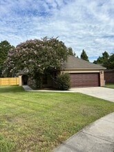 Building Photo - 3460 Northlake Ave