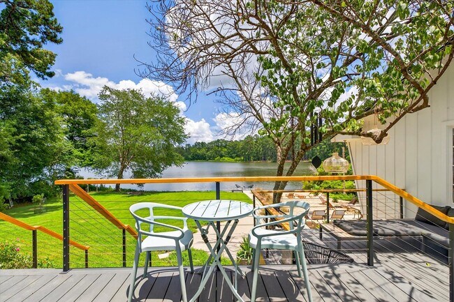 Foto del edificio - 7805 Thorn Hill Ln