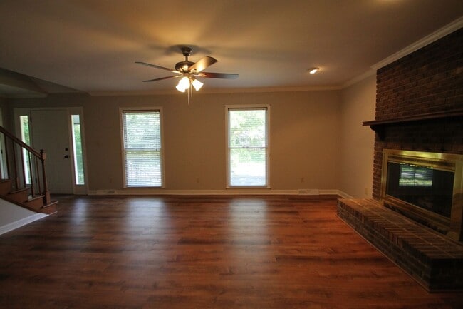 Building Photo - Exclusively Offered By Muse Realty Rentals...
