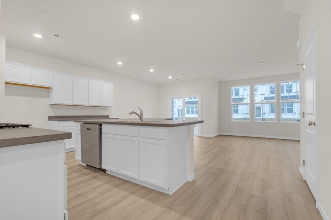 Building Photo - 5913 Hawkweed Dr