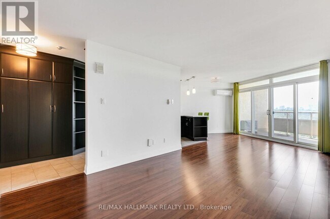 Photo du bâtiment - 980-2980 Broadview Ave