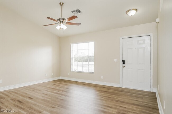 Foto del edificio - 2122 NE 20th Ln