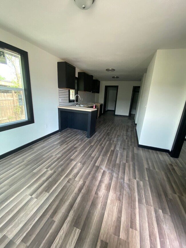 Building Photo - Cute 3bedroom 1bath