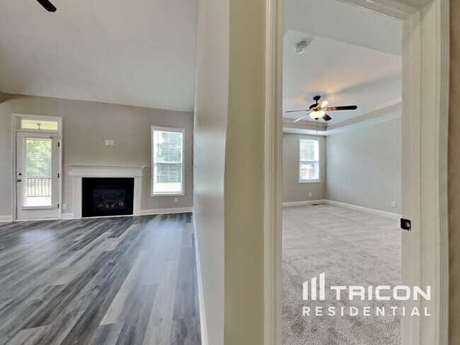 Building Photo - 3020 Plantation Glen Dr