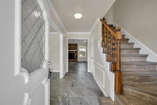 Building Photo - 1402 Bodart Dr