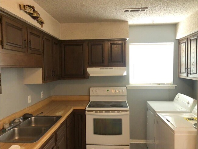 Building Photo - 510 Caudle Ave