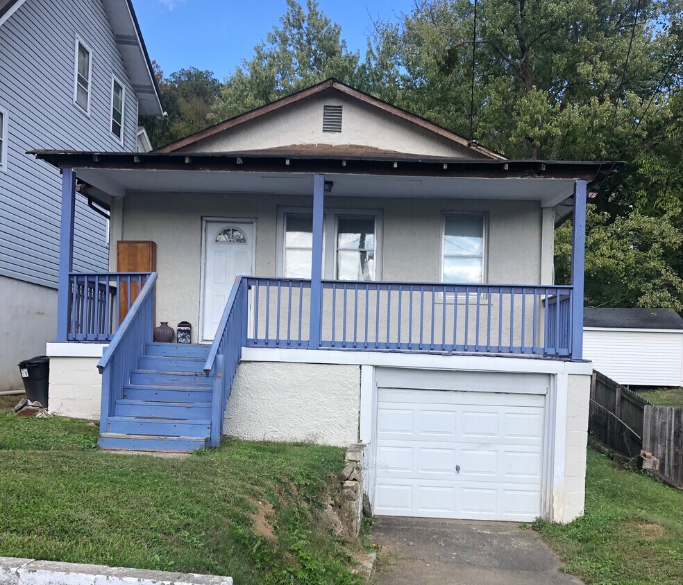 1042 Beech Ave, Charleston, WV 25302