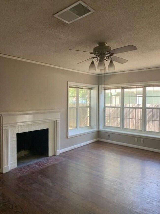 Foto del edificio - 2 Bedroom 1 Bath Home in Ridglea North