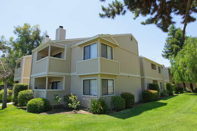 Foto del edificio - Lake Ridge Apartments