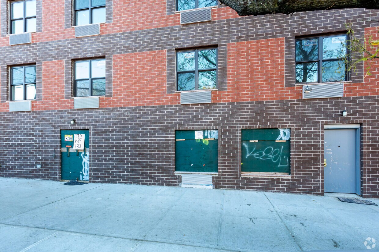 Entrance - 772 E 182nd St