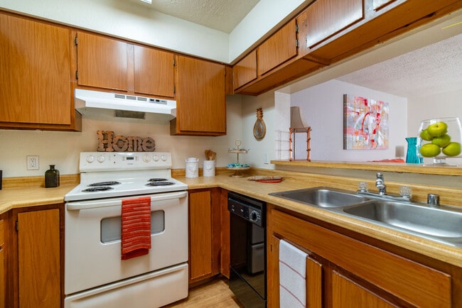 Building Photo - Candlelight Square