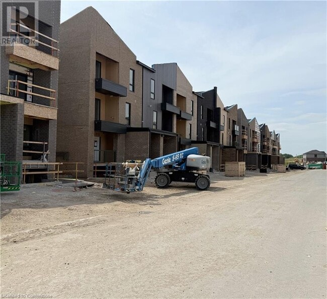 Building Photo - 99 REVERIE Wy