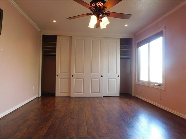 Building Photo - 2324 Woodland Park Dr