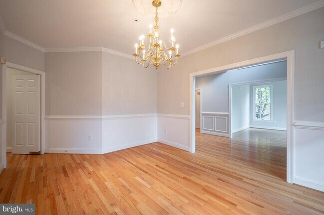 Building Photo - 119 E Jefferson St