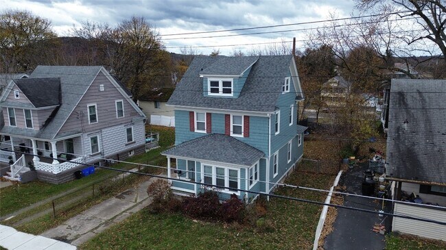 Foto del edificio - 50 Crocker Ave