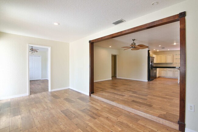 Building Photo - 2707 Sydelle St