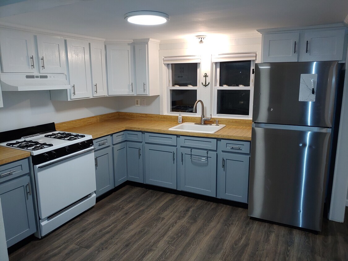 kitchen - 516 Boulton Ave