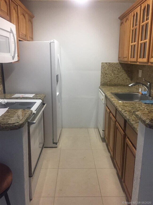 Building Photo - 7110 Fairway Dr