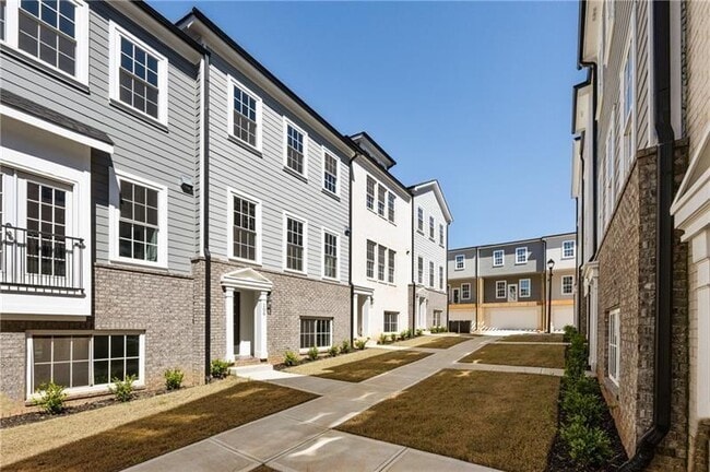 Building Photo - 3165 Dogwood Dr