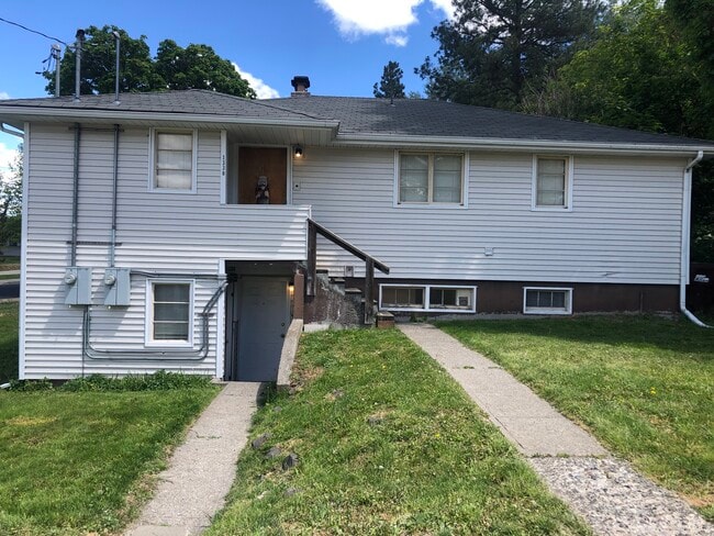 Building Photo - 1330 NE Hillside Dr