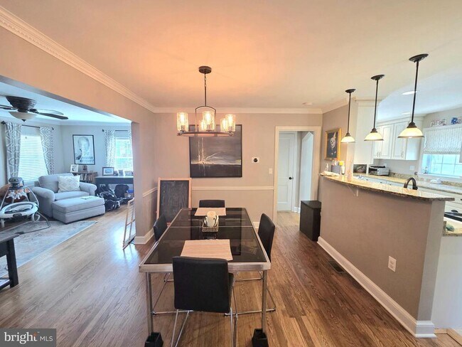Foto del edificio - 2408 Cameron Mills Rd