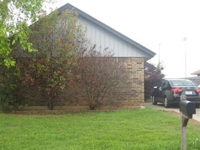 Building Photo - 8118 SW 38th St