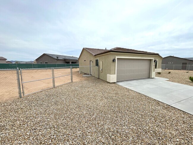 Foto del edificio - Built in 2024, 3 bedroom, 2 bathroom home located in Golden Valley, AZ