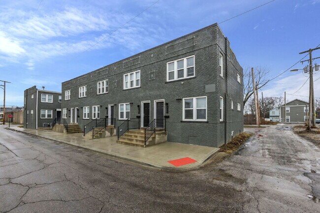 Foto del edificio - Modern 2BR Townhouse | Walk to Downtown | All Utilities Included