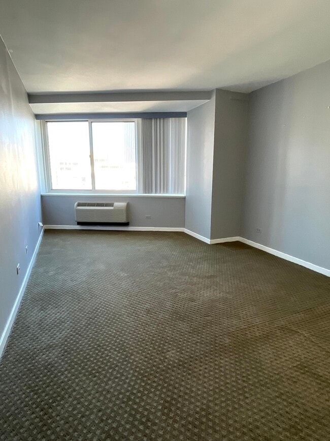 Building Photo - 211 E Ohio St