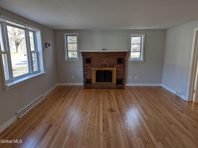 Building Photo - 73 Vly Rd