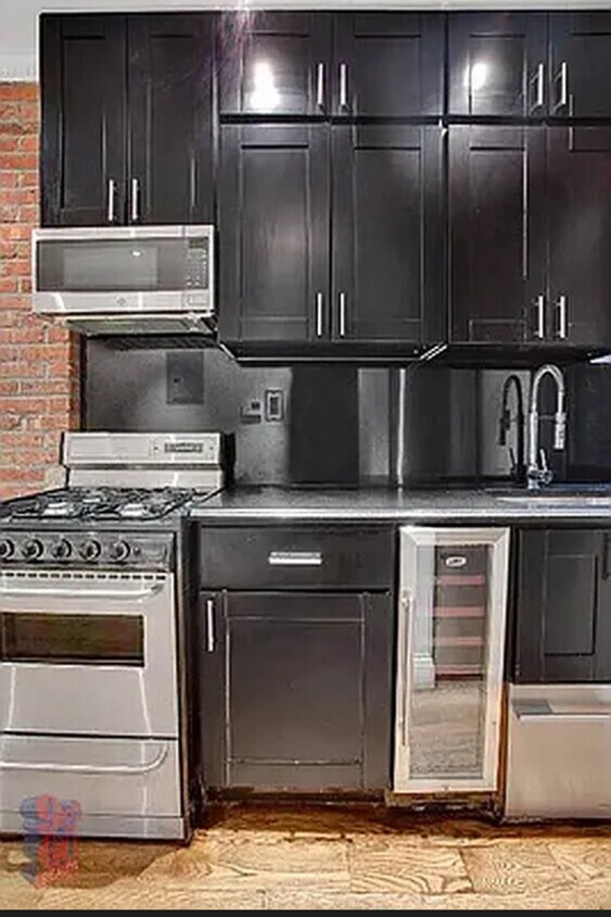 Photo - E. 108th St, 2nd Ave (New York, NY)
