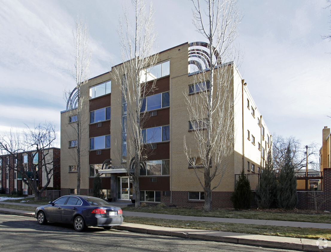 Building Photo - 10 Ogden St