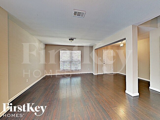 Foto del edificio - 724 Bamboo Dr