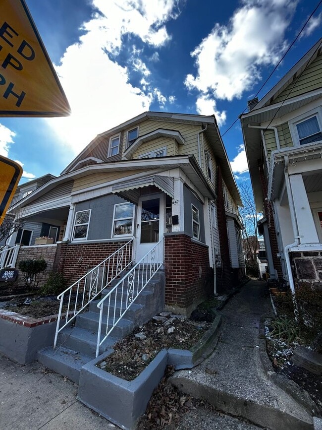 Building Photo - 647 Edgewood Ave