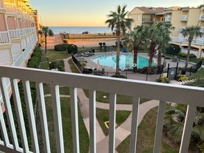 Building Photo - 6300 Seawall Blvd