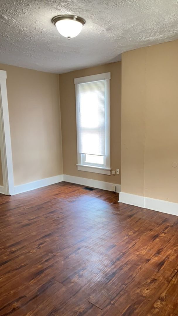 Building Photo - 114 Moore St 3BR/1BA (Middletown)