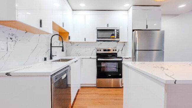 Building Photo - 2106 Oakes Ave