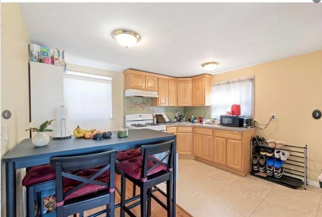 Building Photo - 2273 Pacific St