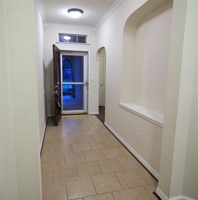 Building Photo - 407 Livingstone Ln