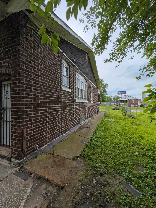Building Photo - 838 N 23rd St