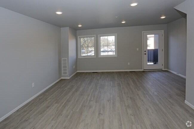 Red Door Townhomes Downtown Moorhead Apartments Moorhead Mn