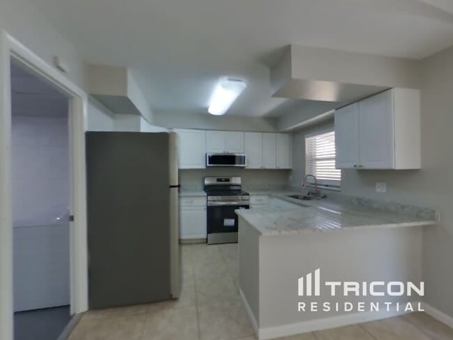 Building Photo - 13912 Henson Cir
