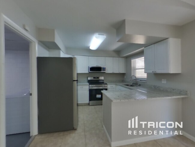 Foto del edificio - 13912 Henson Cir