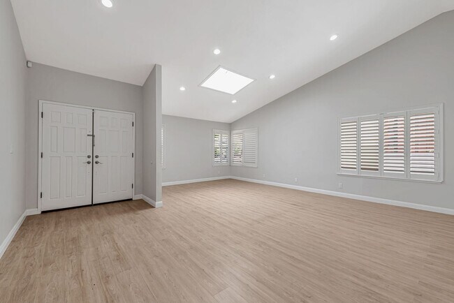 Foto del edificio - Remodeled 3-bedroom 2-bathroom Evergreen Home