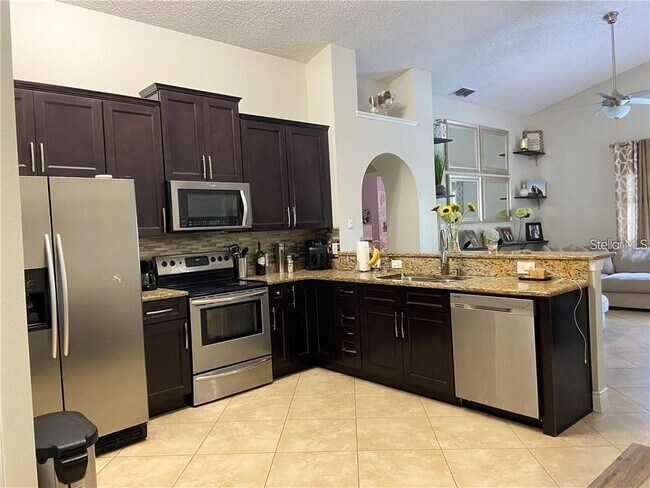 Foto del edificio - 2476 Shelby Cir