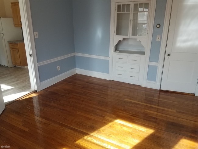 Building Photo - 1 br, 1 bath Apartment - 691 River St 6