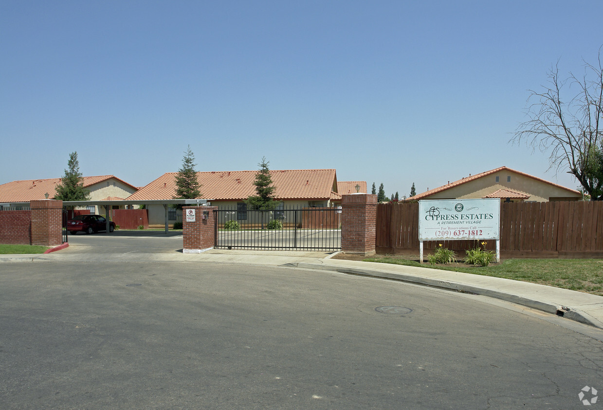 Building Photo - 1405 E Cypress Ave