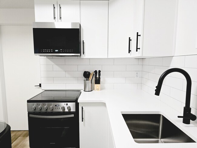 Photo du bâtiment - 13024-13113 113 Ave NW